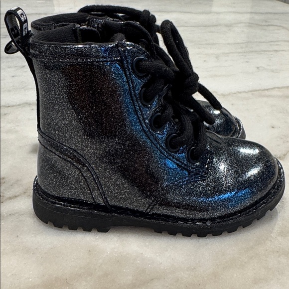 UGG - Picture 2 of 7